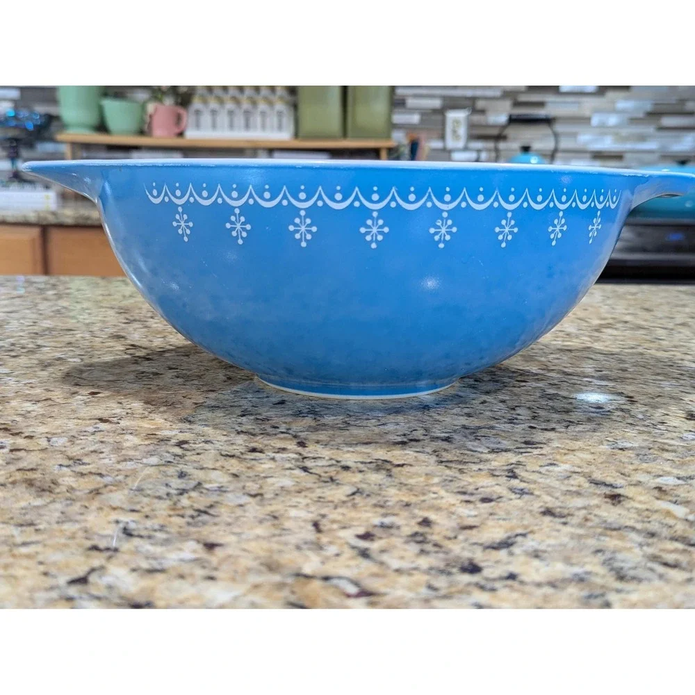 Vintage Pyrex Snowflake Garland Cinderella Mixing Bowl Set